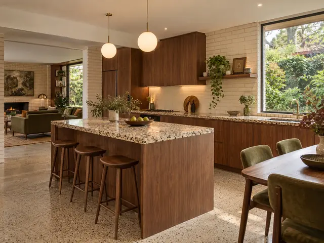 25 Alex Road: kitchen