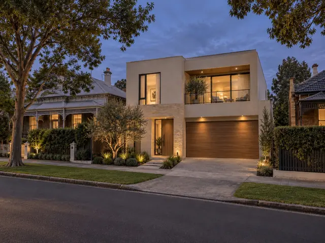 787 Rothen Street: from the street